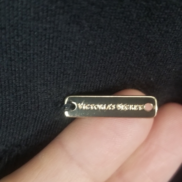 Victoria's Secret V Neck Extra Long Oversized Super Soft Black Sweater. Size XS. - Picture 4 of 7